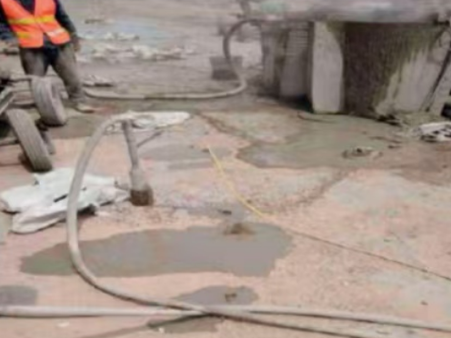 布拖水泥混凝土路面板底注浆技术 路面脱空注浆整治方案